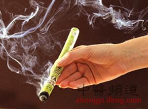 点击将在新窗口查看全图 中医说:艾灸耳孔可治牙痛